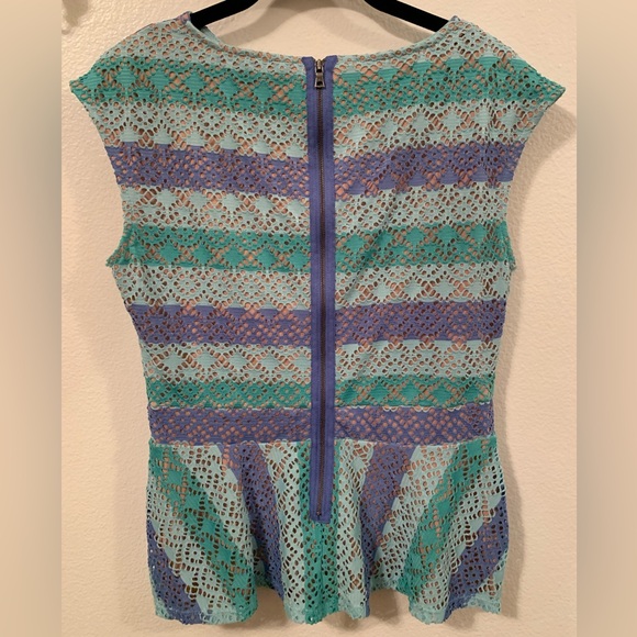 BCBGMaxAzria Lace Heidy Peplum Top Size M - Picture 2 of 4